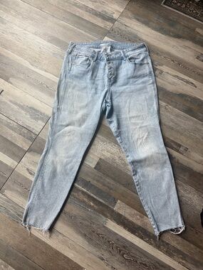 Old Navy Light Wash Cropped Ankle Jeans
